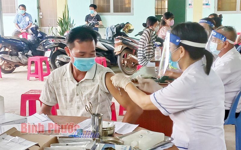 Xã Tân Hòa phấn đấu tiêm vắc xin phòng Covid-19 nhanh nhất cho người dân
