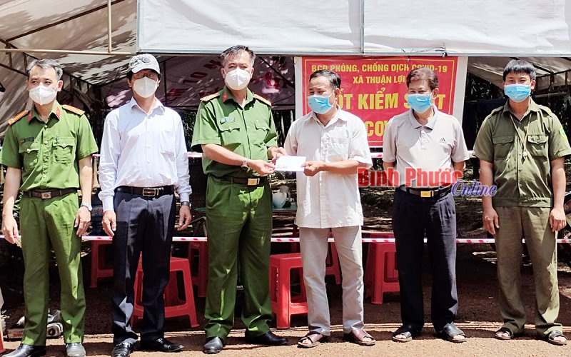 Xung kích trên tuyến đầu chống dịch