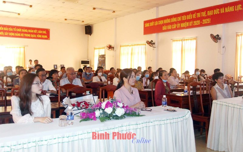 100 b&aacute;c sĩ tham gia hội thảo X-quang phổi v&agrave; si&ecirc;u &acirc;m cơ, xương, khớp