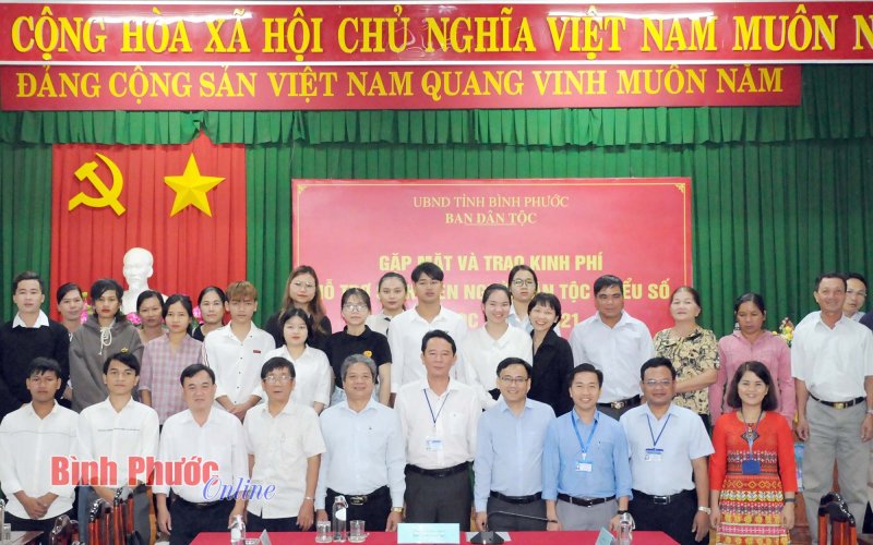 24 sinh viên dân tộc thiểu số được hỗ trợ kinh phí học tập