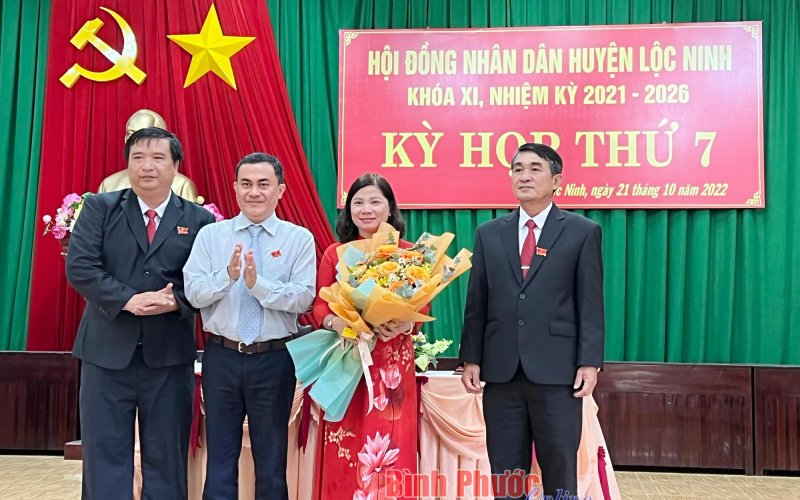 Bà Lê Thị Ánh Tuyết được bầu giữ chức Phó Chủ tịch UBND huyện Lộc Ninh 