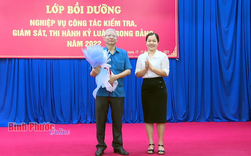 Bế giảng lớp bồi dưỡng công tác kiểm tra, giám sát và thi hành kỷ luật trong Đảng