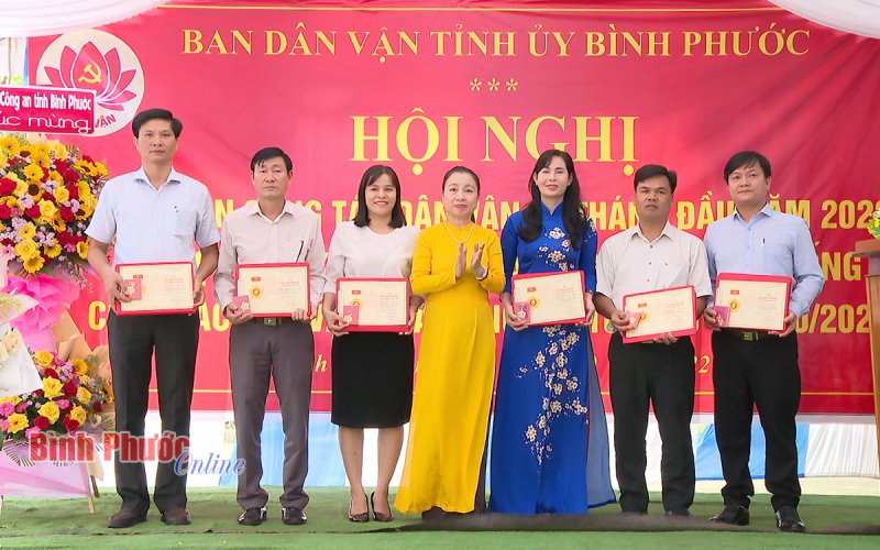 Bình Phước: 40 cá nhân nhận kỷ niệm chương Vì sự nghiệp dân vận của Đảng