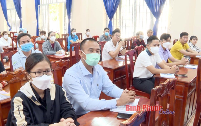 Bình Phước: Bồi dưỡng nhận thức về Đảng cho 70 công nhân, lao động ưu tú