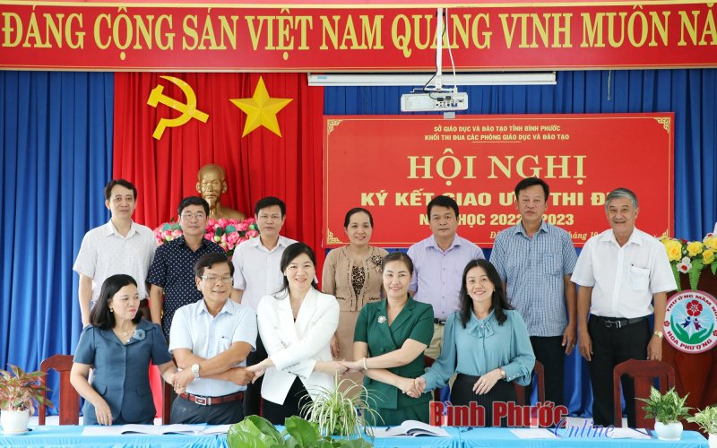 Bình Phước: Khối thi đua các phòng GD&ĐT ký kết giao ước thi đua