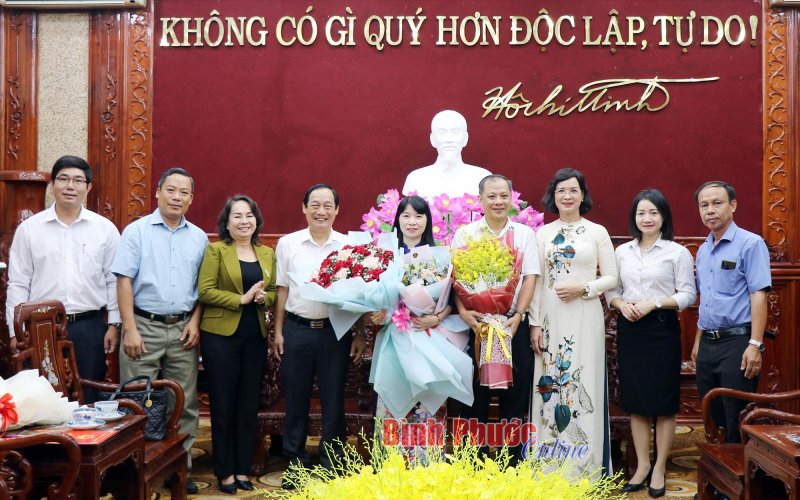 Bình Phước trao quyết định điều động, luân chuyển và bổ nhiệm cán bộ