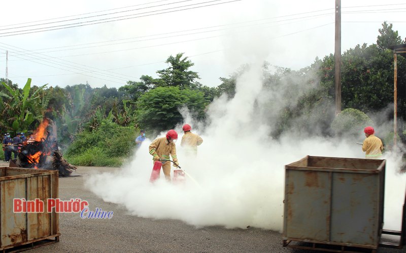 Cao su Bình Long diễn tập ứng phó sự cố hóa chất
