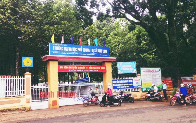 Công an Bình Long điều tra vụ nam sinh bị đánh hội đồng ngay cổng trường