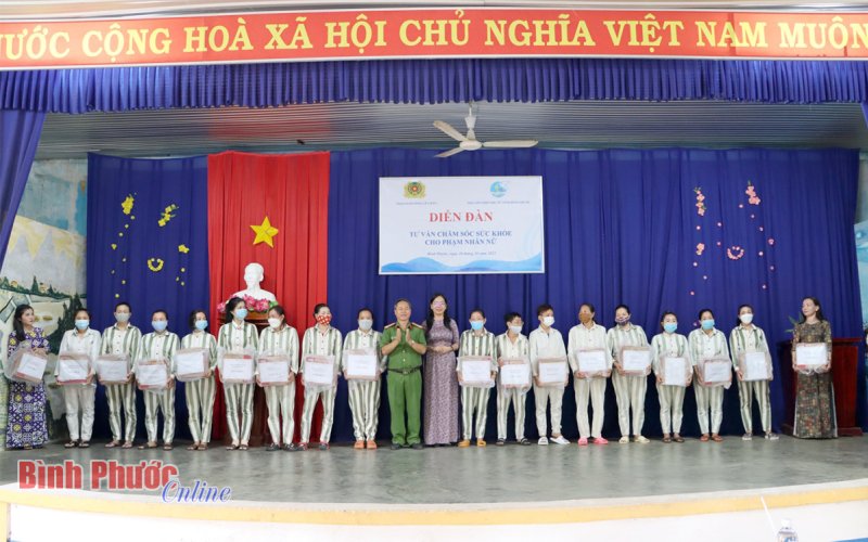 Hơn 180 nữ phạm nhân Trại giam Tống Lê Chân được tư vấn chăm sóc sức khỏe 