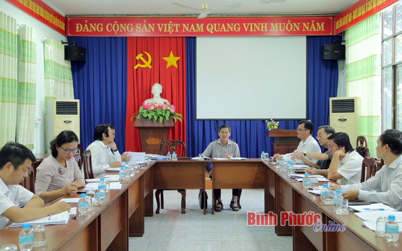 Thẩm tra 2 dự thảo nghị quyết thuộc lĩnh vực kinh tế trình kỳ họp thứ 7 HĐND tỉnh khóa X