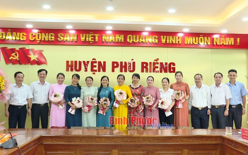 Tọa đàm phát huy vai trò cán bộ nữ trong xây dựng Đảng, chính quyền