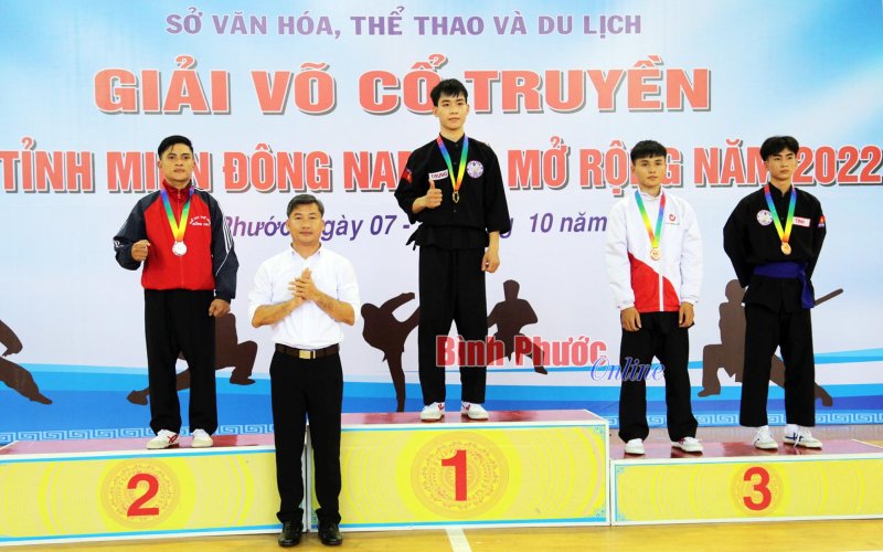 Trao 38 bộ huy chương Giải võ cổ truyền các tỉnh miền Đông Nam Bộ năm 2022