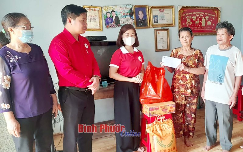  “Trao yêu thương - nhận nụ cười” tại xã Đồng Tâm