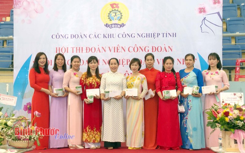 Tưng bừng hội thi “Giỏi việc doanh nghiệp, đảm việc nhà”