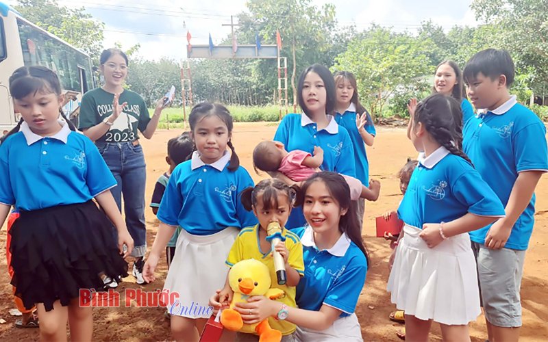 Tuổi nhỏ làm việc nhỏ