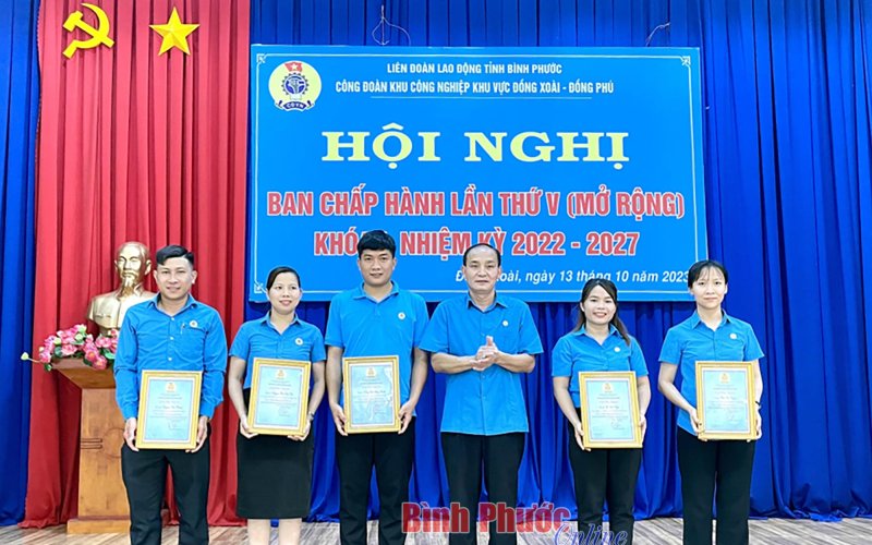 9 tháng, Công đoàn Khu công nghiệp khu vực Đồng Xoài - Đồng Phú kết nạp hơn 4.900 đoàn viên