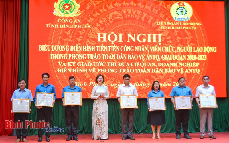 Biểu dương 10 tập thể, 25 cá nhân điển hình phong trào “Toàn dân bảo vệ an ninh Tổ quốc”
