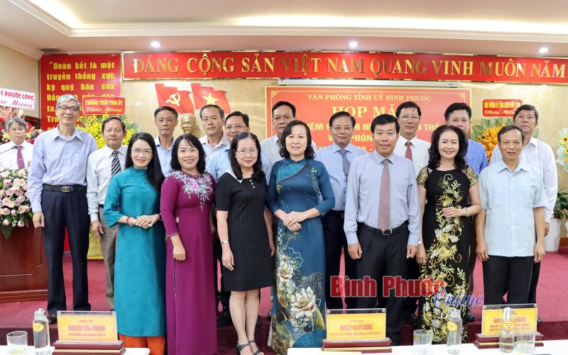Bình Phước: Họp mặt cán bộ văn phòng cấp ủy qua các thời kỳ