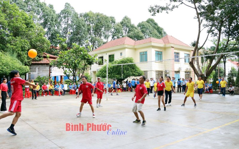 Giao lưu thể thao và họp mặt 75 năm truyền thống ngành kiểm tra Đảng