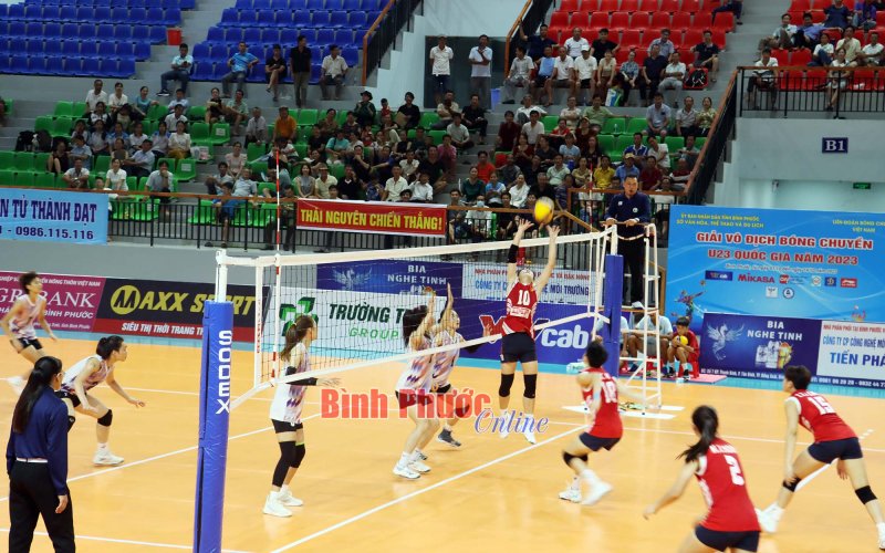 Hấp dẫn và kịch tính các trận bán kết Giải vô địch bóng chuyền U23 quốc gia