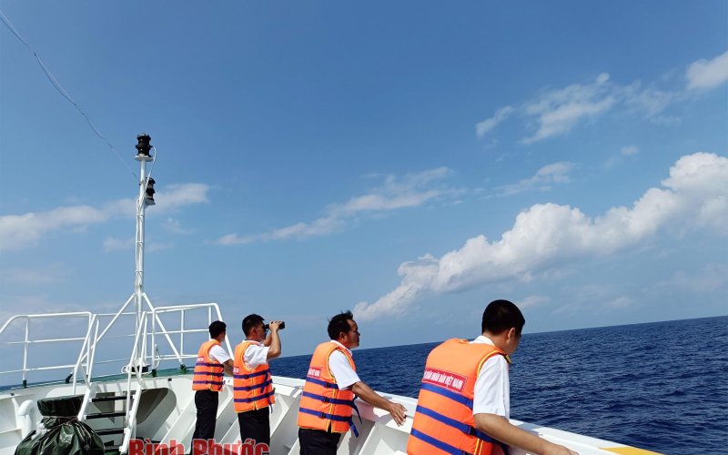 Khẩn trương tìm kiếm, cứu nạn ngư dân bị chìm tàu