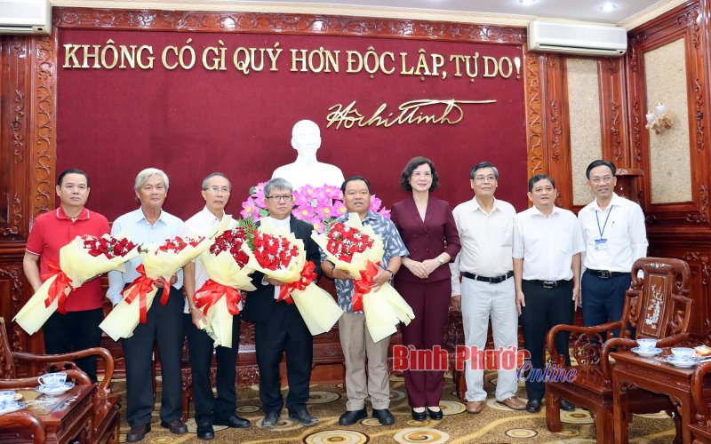 Lãnh đạo tỉnh gặp mặt đại biểu Ủy ban Đoàn kết công giáo tỉnh tham dự đại hội VIII