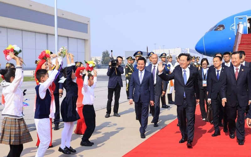 Lễ đón Chủ tịch nước Võ Văn Thưởng tại Sân bay Bắc Kinh