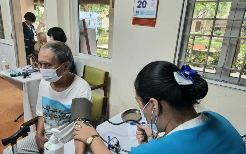 Nâng cao năng lực chăm sóc người cao tuổi khi dân số già hóa