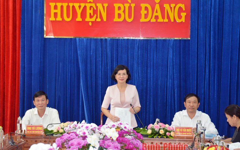 Phó Chủ tịch UBND tỉnh Trần Tuyết Minh làm việc với huyện Bù Đăng