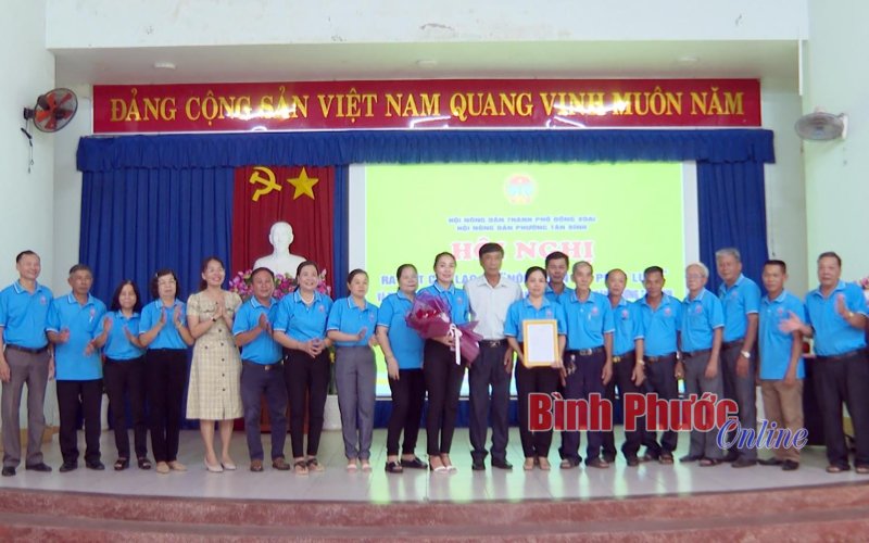 Ra mắt câu lạc bộ “Nông dân với pháp luật”