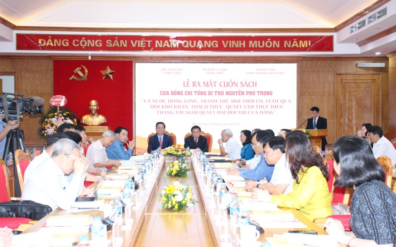 Ra mắt cuốn sách của Tổng Bí thư Nguyễn Phú Trọng về cả nước đồng lòng, quyết tâm thực hiện thắng lợi Nghị quyết Đại hội XIII của Đảng