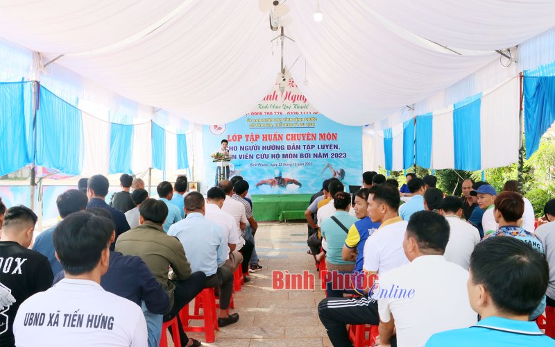 Tập huấn cho người hướng dẫn tập luyện, nhân viên cứu hộ môn bơi 