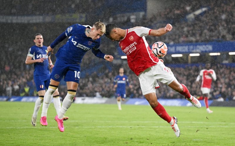 Thành Manchester trọn niềm vui, Chelsea-Arsenal bất phân thắng bại