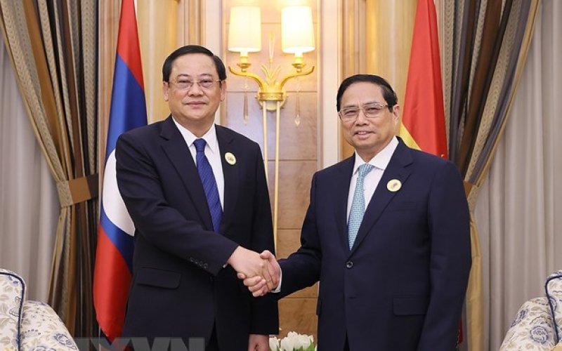 Thủ tướng Phạm Minh Chính gặp Thủ tướng Lào Sonexay Siphandone