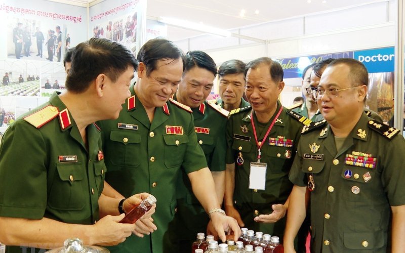 Thúc đẩy quan hệ hợp tác quốc phòng, kinh tế Việt Nam-Campuchia
