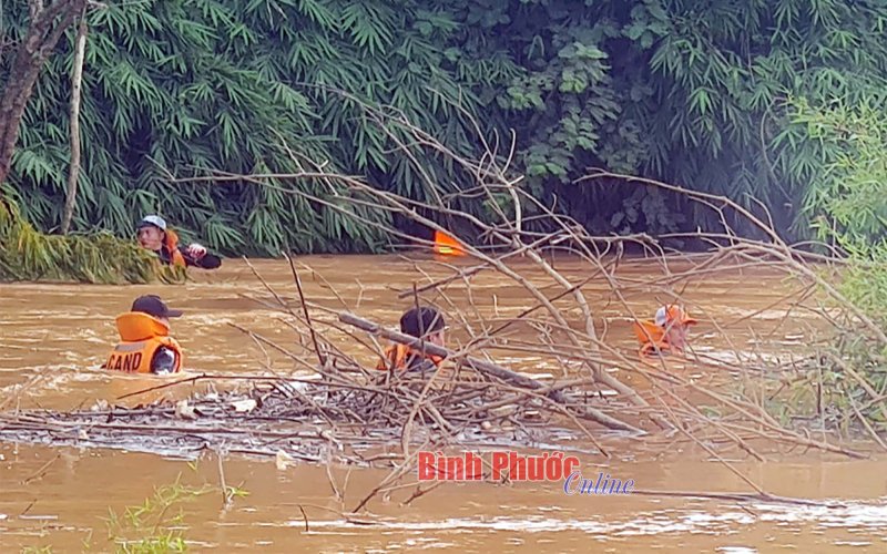 Tìm thấy thi thể thanh niên bị nước cuốn khi câu cá