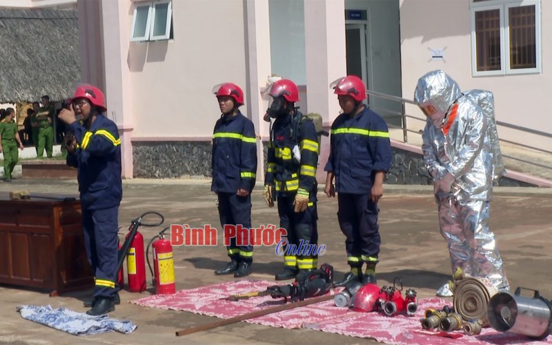 Trải nghiệm, thực hành kỹ năng chữa cháy và cứu nạn, cứu hộ
