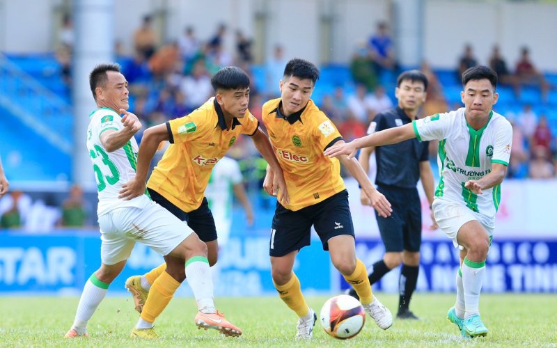 Trường Tươi - Bình Phước hòa 1 - 1 với Hòa Bình trong trận mở màn mùa giải