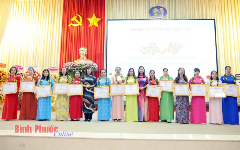 Tuyên dương cán bộ Hội phụ nữ cơ sở giỏi, mô hình, câu lạc bộ, tổ, nhóm tiêu biểu