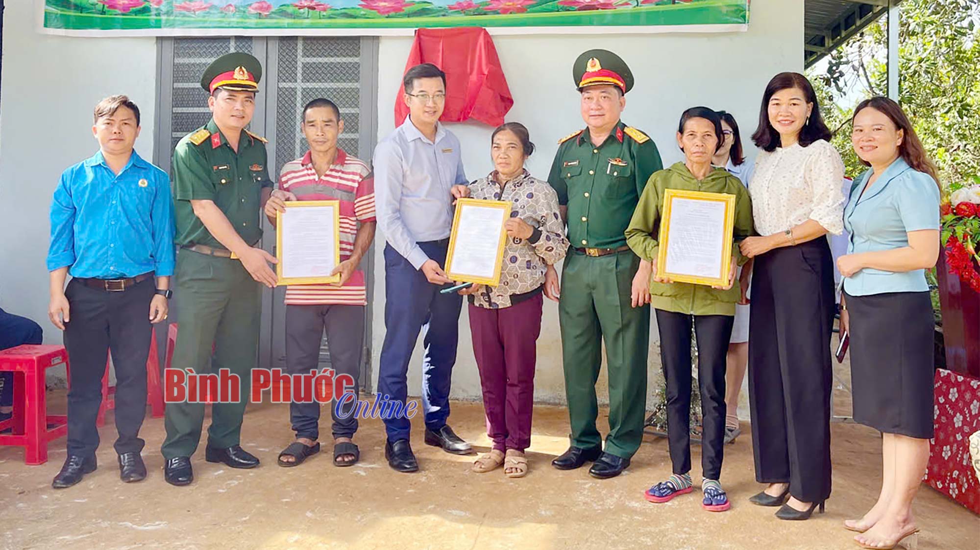 3 hộ dân khó khăn được tặng nhà đại đoàn kết