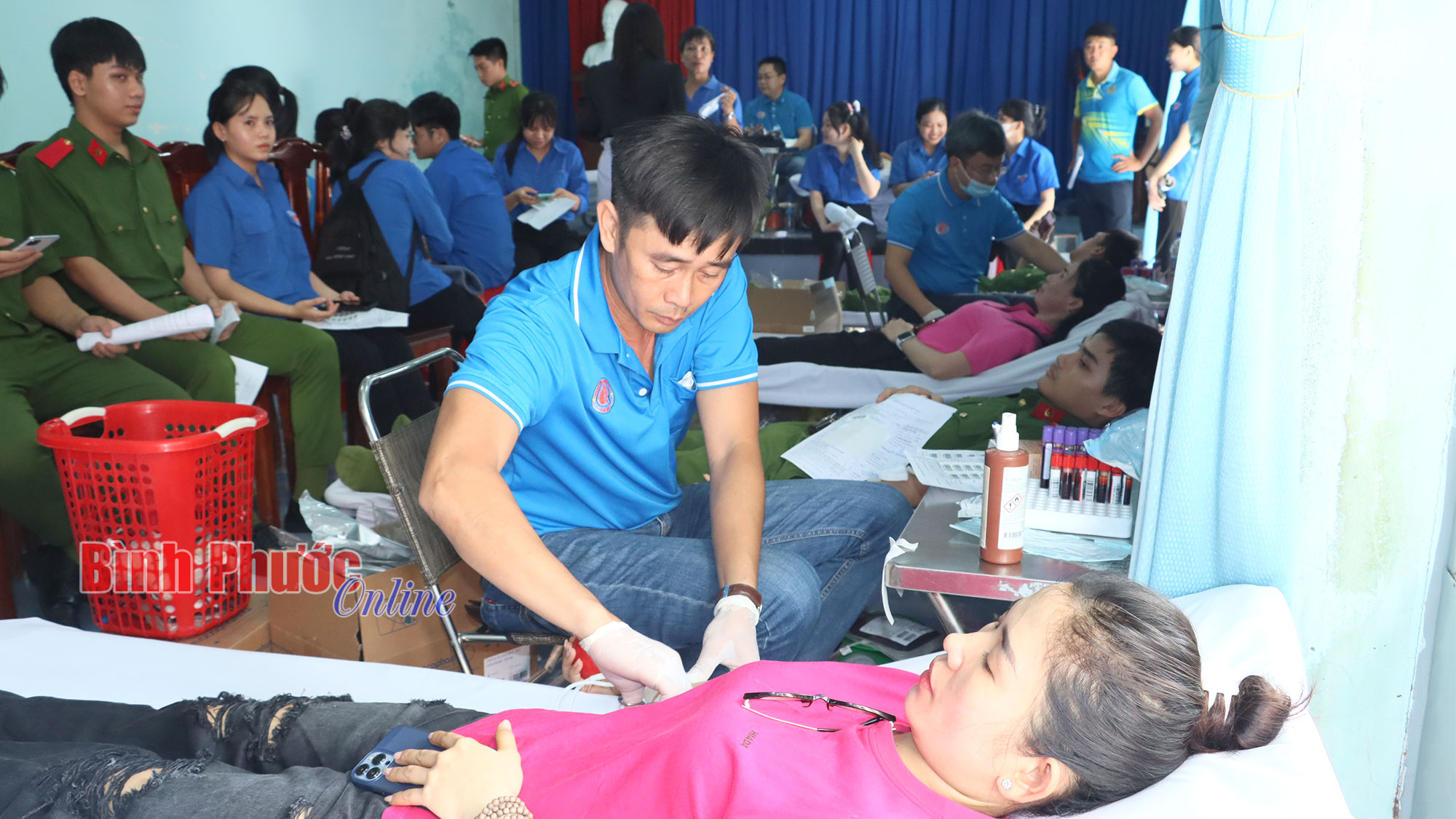 500 tình nguyện viên tham gia hiến máu nhân đạo