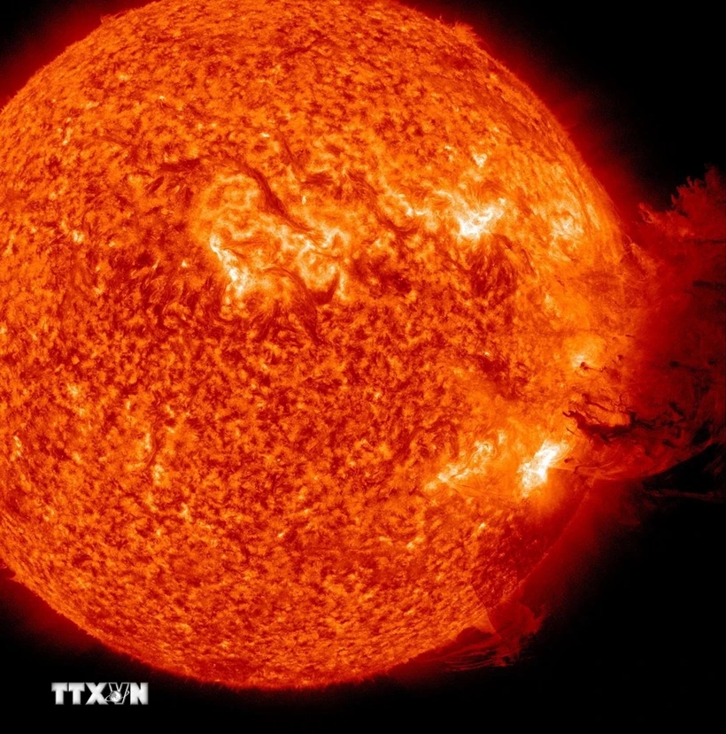 Bão Mặt Trời cực mạnh đang lao nhanh về phía Trái Đất