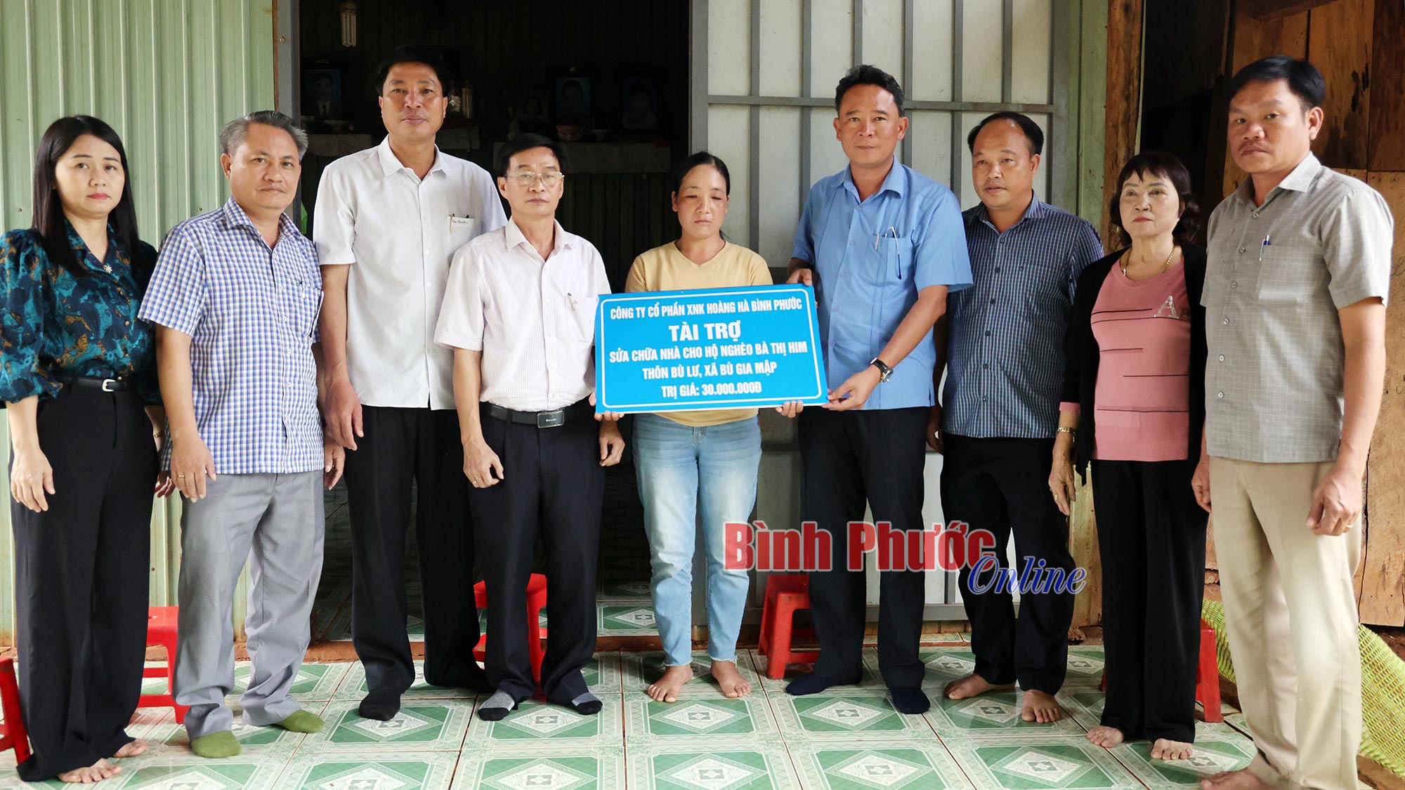 Bù Gia Mập vận động, trao kinh phí sửa chữa nhà ở