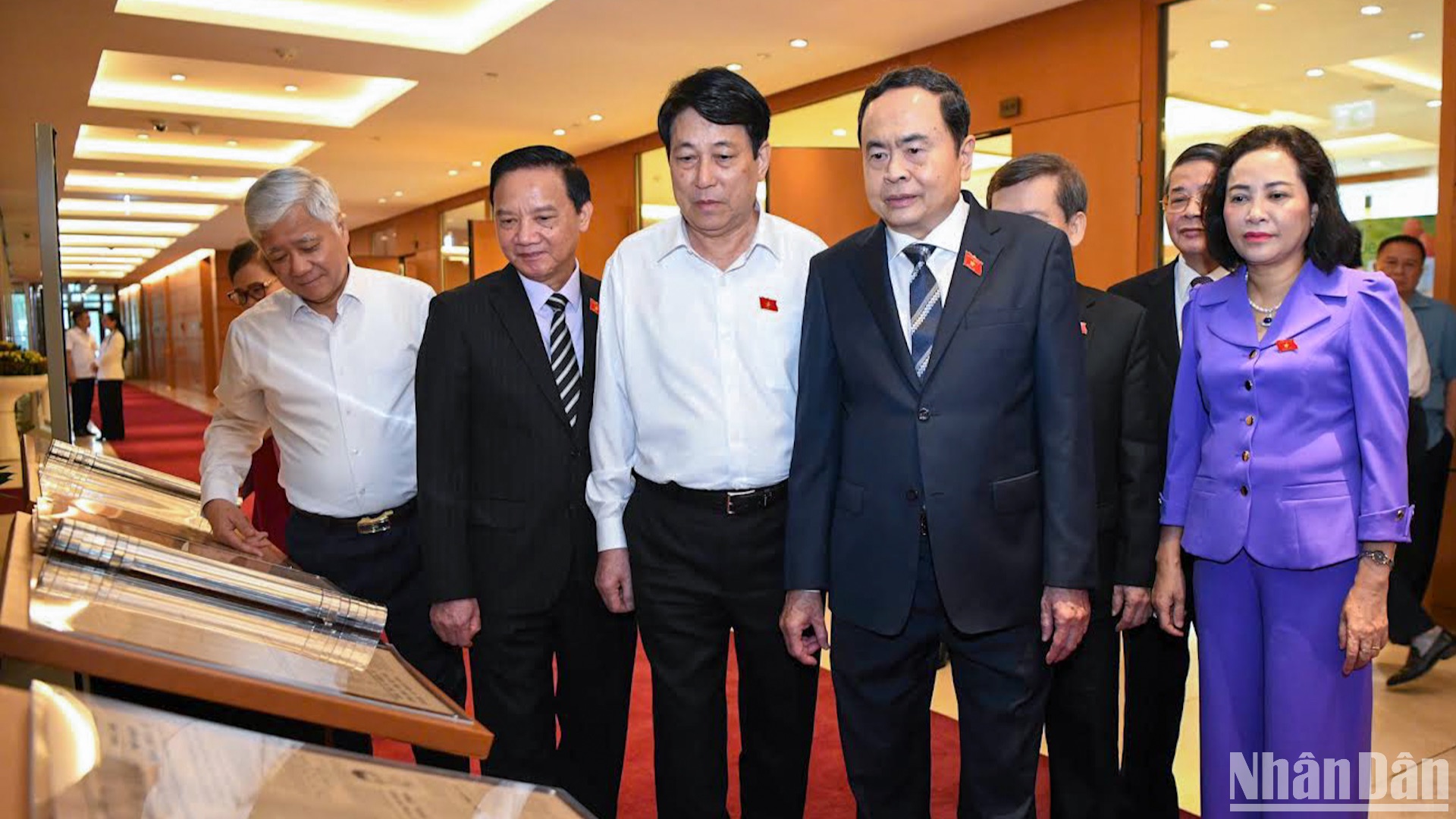 Chủ tịch nước, Chủ tịch Quốc hội tham quan Triển lãm chuyên đề “Nhật báo Quốc hội với Tổng tuyển cử đầu tiên (6-1-1946)”