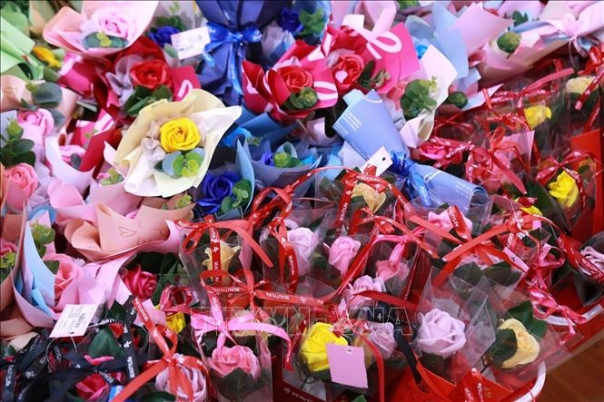 Đa dạng thị trường quà tặng Ngày Phụ nữ Việt Nam 20-10