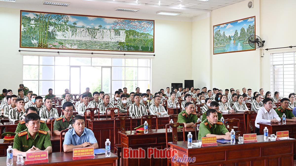 Công bố quyết định đặc xá cho 65 phạm nhân