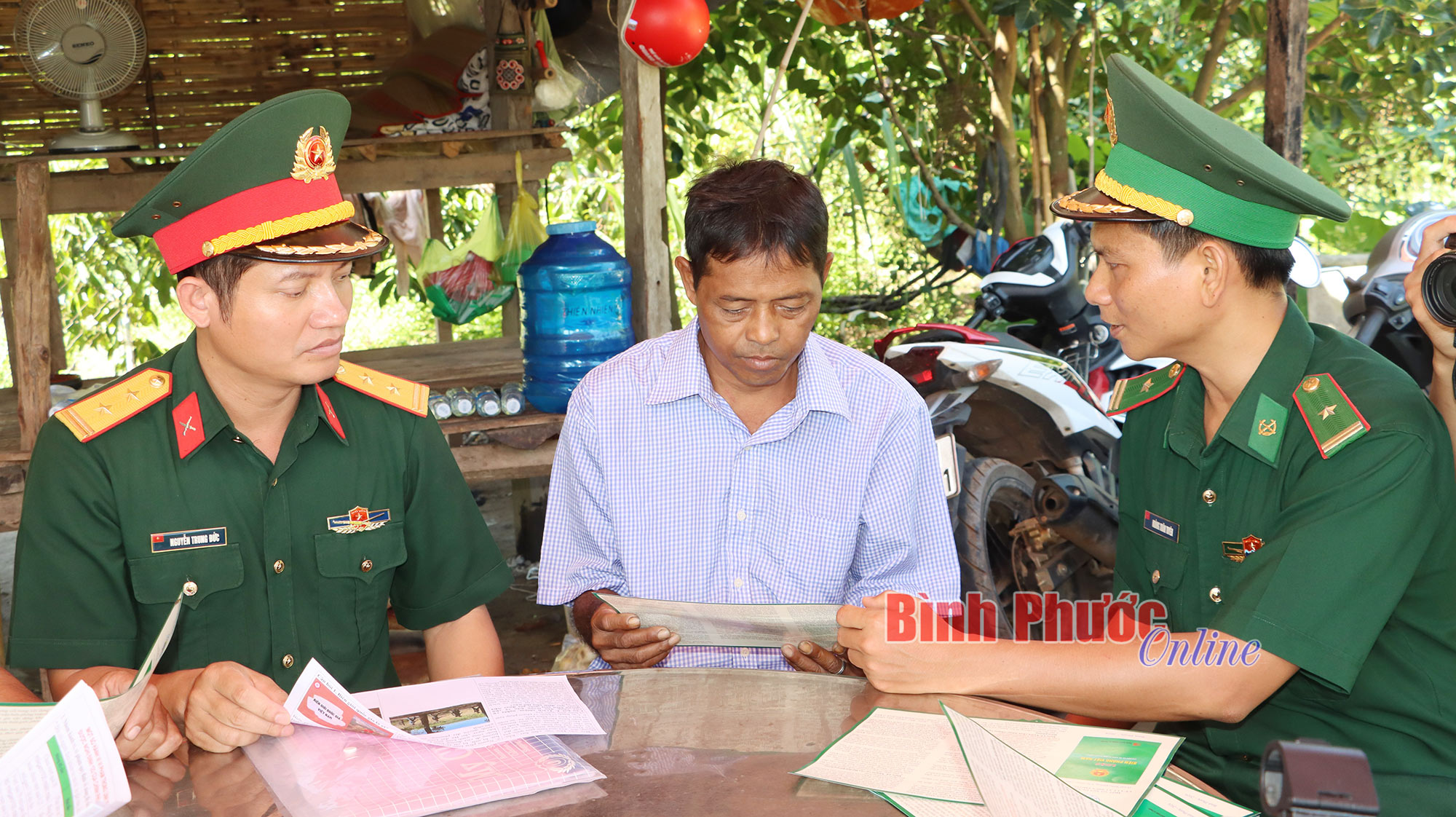 Đưa pháp luật về vùng biên