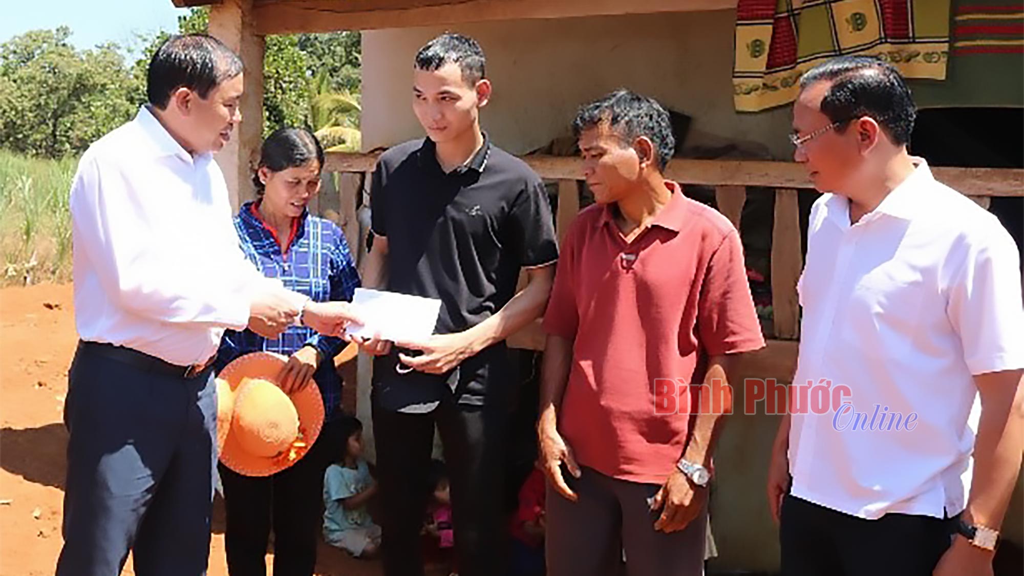 “Giữ chân” đảng viên xuất ngũ