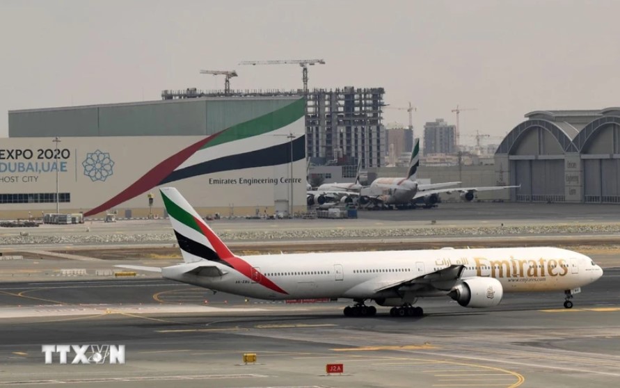 Hãng hàng không Emirates cấm mang máy nhắn tin và bộ đàm lên máy bay