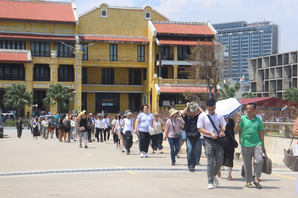 Kiên định mục tiêu đón 19 triệu khách